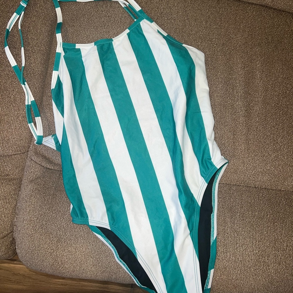Jolyn one piece size 32